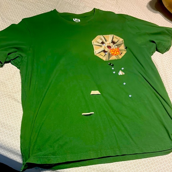 Uniqlo Other - Uniqlo Green Short Sleeve Tee with Circular Design
